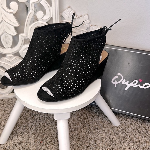 New Faux Suede Open Toe Strappy Cut Out Wedge Sandal BRAND NEW IN BOX! - Picture 7 of 10